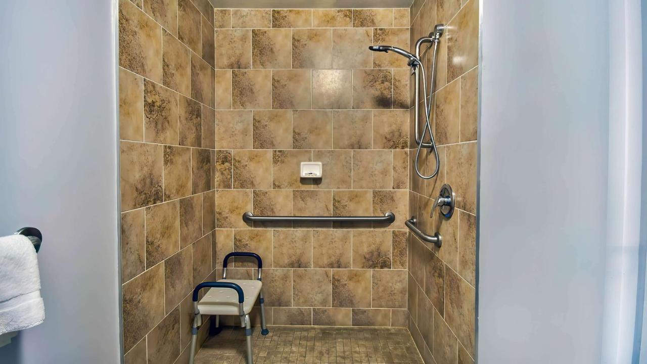 Motel 6 Louisville, Ky- Airport/ Fair Expo Zewnętrze zdjęcie